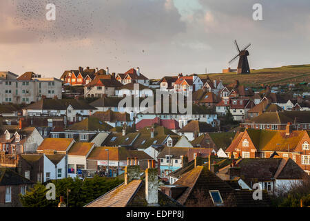 Coucher du soleil d'hiver à Rottingdean village près de Brighton, East Sussex, Angleterre. Banque D'Images