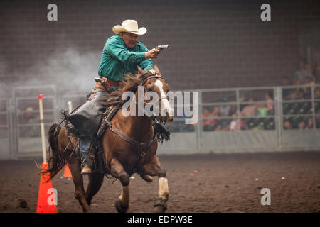 Tir à l'homme des cibles de tir monté Cowboy concours. Foire de l'état de l'Iowa, Des Moines. Banque D'Images