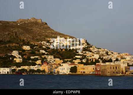 Agia Marina et château Apitiki, île de Leros, Grèce Banque D'Images