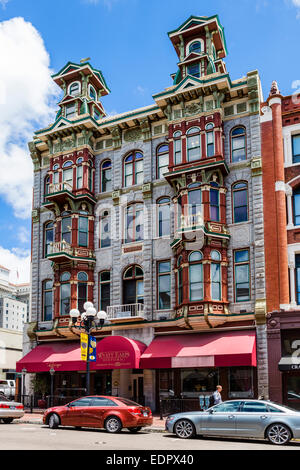 Wyatt Earps Gambling Hall historique et le carré sur la 5e Avenue, dans le vieux quartier Gaslamp Quarter, San Diego, California, USA Banque D'Images