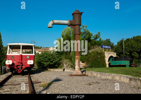 Au rond-point à Sommieres, Gard, Languedoc Roussillon, France Banque D'Images