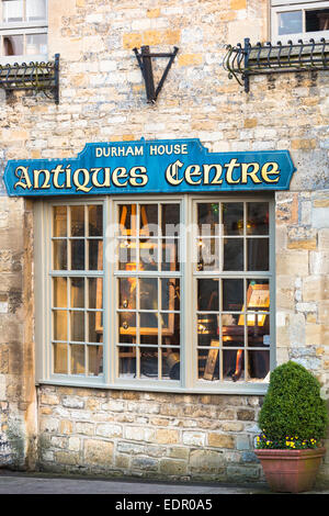 Maison de Durham dans le centre d'Antiquités célèbre ville de Cotswold Bourton-on-the-Wold dans les Cotswolds, Gloucestershire, Royaume-Uni Banque D'Images