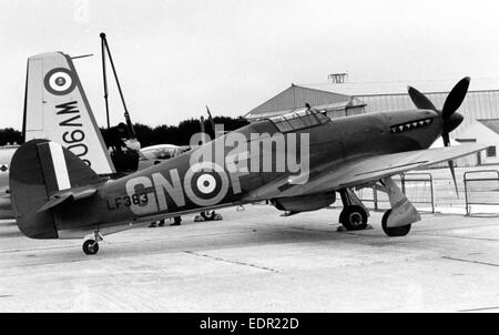 Le Hawker Hurricane Mk IIC LF363, un avion clé pendant la bataille d'Angleterre, est présenté ici. L'ouragan a joué un rôle important dans la défense de la Grande-Bretagne contre les attaques aériennes en 1940, faisant partie de la défense de la Royal Air Force contre la Luftwaffe allemande. Banque D'Images