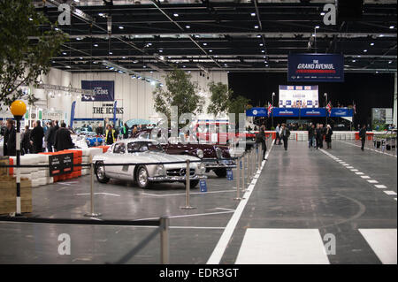 Excel, les Docklands de Londres, Royaume-Uni. 8 janvier, 2015. La London Classic Car Show se déroule du 8 au 11 janvier et dispose d'une piste automobile unique où star cars sont démarré et. Credit : Malcolm Park editorial/Alamy Live News Banque D'Images