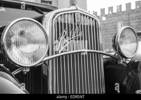 Vérone, Italie - 6 janvier : Classic vintage car. Benaco Classic Autoclub organise un rassemblement appelé "sorcière du policier' Banque D'Images