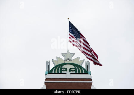 Un logo affiche à l'extérieur du siège de l'entreprise Starbucks Coffee Company à Seattle, Washington. Banque D'Images