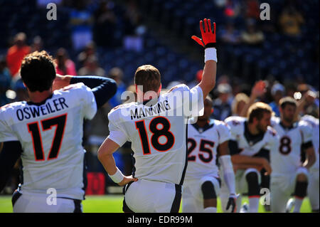 14 décembre 2014 Denver Broncos quarterback Peyton Manning # 18 en action au cours de la NFL football match entre les Denver Broncos et les Chargers de San Diego au Qualcomm Stadium de San Diego, Californie.Charles Baus/CSM Banque D'Images