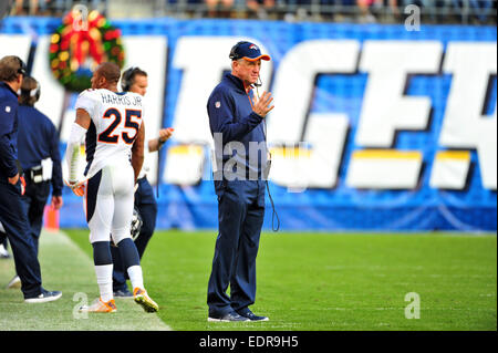 14 décembre 2014 Denver Broncos entraîneur-chef John Fox en action au cours de la NFL football match entre les Denver Broncos et les Chargers de San Diego au Qualcomm Stadium de San Diego, Californie.Charles Baus/CSM Banque D'Images