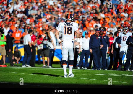 14 décembre 2014 Denver Broncos quarterback Peyton Manning # 18 en action au cours de la NFL football match entre les Denver Broncos et les Chargers de San Diego au Qualcomm Stadium de San Diego, Californie.Charles Baus/CSM Banque D'Images