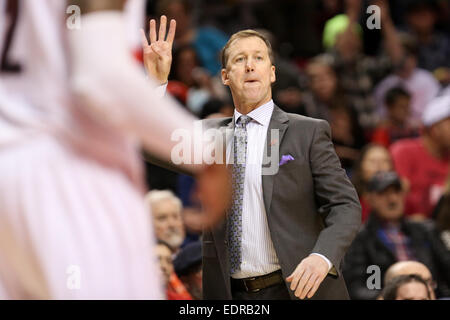 Portland, Oregon, USA. 8 janvier, 2015. TERRY STOTTS entraîneurs à l'écart. Les Portland Trail Blazers jouer le Miami Heat au Moda Center le 8 janvier 2015. 8 janvier, 2015. Crédit : David Blair/ZUMA/Alamy Fil Live News Banque D'Images