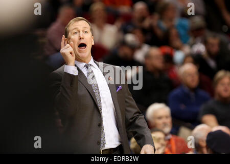 Portland, Oregon, USA. 8 janvier, 2015. TERRY STOTTS entraîneurs à l'écart. Les Portland Trail Blazers jouer le Miami Heat au Moda Center le 8 janvier 2015. 8 janvier, 2015. Crédit : David Blair/ZUMA/Alamy Fil Live News Banque D'Images