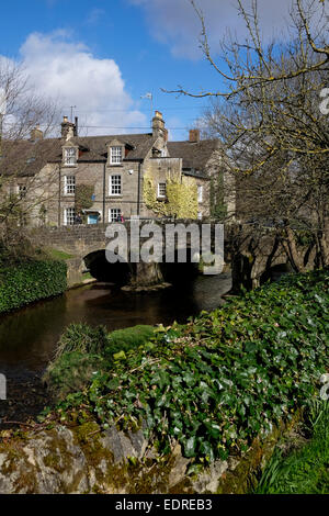 Petit pont de pierre, à près de Buxton Derbyshire, Angleterre Chatsworth Banque D'Images
