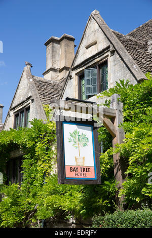 Enseigne de pub de l'hôtel Bay Tree une ancienne gastro pub hôtels à Burford, les Cotswolds, Oxfordshire, UK Banque D'Images