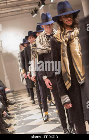 Londres, Royaume-Uni. 05Th Jan, 2015. Le 8 janvier, Joshua Kane a présenté sa collection AW/15, avec 18 élégant adapté à l'homme anglais sophistiqué Crédit : Clara Copley/Alamy Live News Banque D'Images