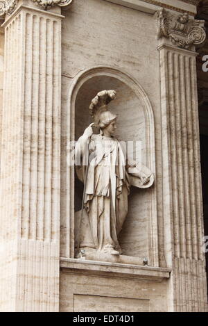 Statue d'Athéna, déesse de la philosophie et de la sagesse Banque D'Images