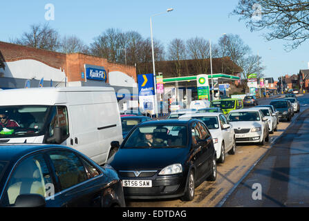 Le trafic sur l'A60 d'Arnold occupé dans Nottingham, Nottinghamshire England UK Banque D'Images