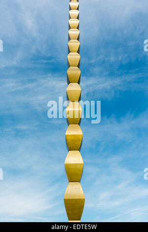 La colonne sans fin (colonne de l'infini) faite par Constantin Brancusi à Targu Jiu, Roumanie symbolise le sacrifice infini Banque D'Images