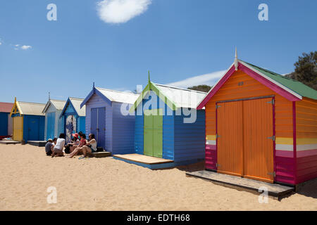 Cabines de plage peint la plage de Brighton, à Melbourne, Australie Banque D'Images
