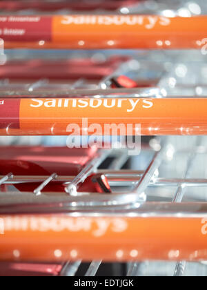 Sainsbury's logo sur panier vide Banque D'Images