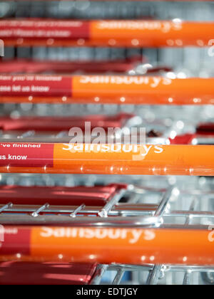 Sainsbury's logo sur panier vide Banque D'Images