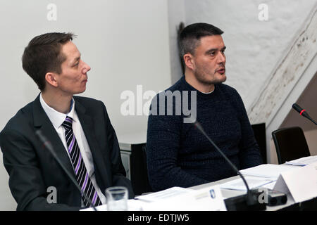 Copenhague, Danemark. 9 janvier, 2015. Le premier ministre nouvellement élu du Groenland, M. Kim Kielsen (photo, à droite) et vice-premier ministre, Andreas Uldum (photo, à gauche), parle aux médias danois et étrangers à la conférence de presse au bureau de représentation groenlandaise à Copenhague aujourd'hui vendredi. Ils ont notamment pris des initiatives politiques pour le nouveau gouvernement qui doit contribuer à accroître l'emploi et d'améliorer l'économie. Credit : OJPHOTOS/Alamy Live News Banque D'Images