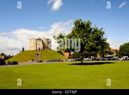 CLIFFORD'S TOWER YORK YORKSHIRE ANGLETERRE UK Banque D'Images