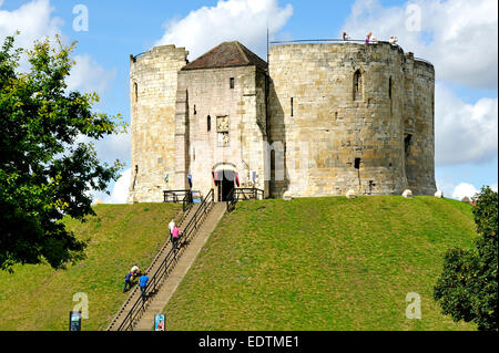 CLIFFORD'S TOWER YORK YORKSHIRE ANGLETERRE UK Banque D'Images