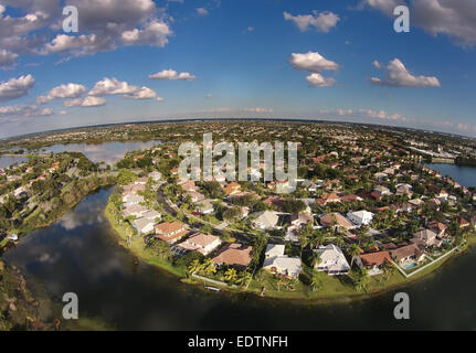 Maisons en bord de banlieue en Floride vue aérienne Banque D'Images