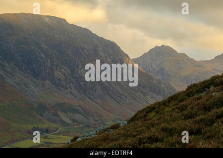 Avis de Nant Ffrancon Tryfan avec stylo et An Wen Ole Banque D'Images