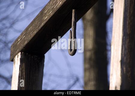 Oswiecim, Pologne. Dec 11, 2014. Un gallow se tient dans le camp principal d'Auschwitz camp de concentration de Oswiecim, Pologne, 11 décembre 2014. Le lang-commandant au service d'Auschwitz, Rudolf Hoess, a été exécuté ici le 16 avril 1947. Après son témoignage dans le procès de Nuremberg Hoess a été déporté en Pologne où il a été condamné à mort et pendu deux semaines plus tard. Camp de concentration d'Auschwitz a été libéré par les troupes soviétiques le 27 janvier 1945 et a été transformé en un mémorial et un musée en 1947. Photo : Frank Schumann/DPA - PAS DE FIL - SERVICE/dpa/Alamy Live News Banque D'Images