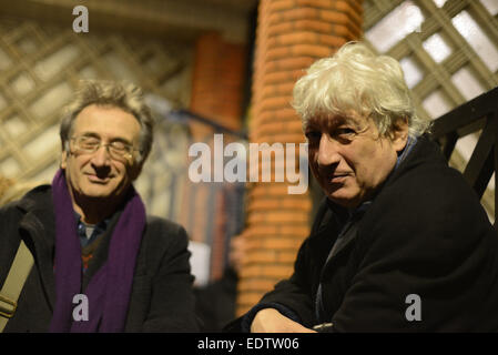 London,UK, 9 janvier 2015 : Des centaines de personnes sur la troisième nuit Je suis Charlie vigil Institut Francais du Royaume Uni South Kensington à Londres. Credit : Voir Li/Alamy Live News Banque D'Images