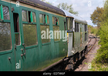 La classe 31 loco diesel en attente d'écarter Shenton avec un train sur le champ de bataille préservé railway dans le Leicestershire Banque D'Images