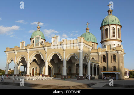 ADDIS ABEBA, Ethiopie - décembre 5, 2014 : Selassie cathédrale dans la dernière lumière d'un jour à Addis Ababa, Ethiopie Banque D'Images