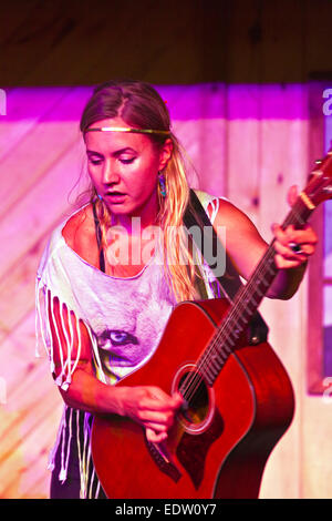 Le groupe folklorique suédois BASKERY effectue au quatre coins 2014 FOLK FESTIVAL - PAGOSA Springs, Colorado Banque D'Images