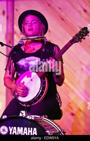 Le groupe folklorique suédois BASKERY EFFECTUE AU QUATRE COINS FOLK FESTIVAL 2014 - Colorado Banque D'Images