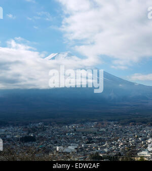 Panorama de montagne de fujisan Fuji lac Yamanaka à Yamanashi au Japon Banque D'Images