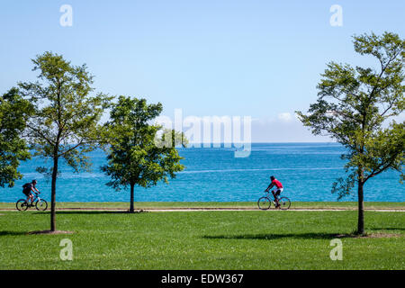 Chicago Illinois,South Side,Lake Michigan,39th Street Beach,Lakefront Trail,eau,arbres,motards,équitation,vélo,vélo,équitation,vélo,pilote,IL14 Banque D'Images