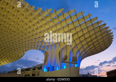 Séville Espagne : le bâtiment connu localement comme "le champignon" un exemple de l'architecture moderne à Séville Banque D'Images