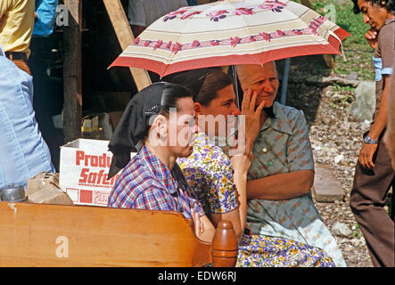 Les mennonites au règlement Spanish Lookout farm vente aux enchères, Belize, en Amérique centrale, Juin 1985 Banque D'Images