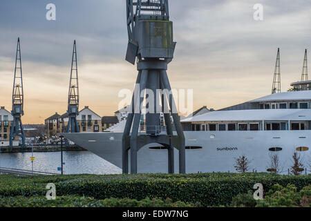 Un hôtel flottant, à l'extérieur dans le dock. Le MCG FX London Boat Show, qui aura lieu du 09-18 janvier 2015 à l'ExCel Centre, Docklands, Londres. Banque D'Images