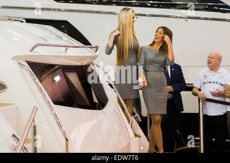 Londres, Royaume-Uni. 9 janvier, 2015. Le MCG FX London Boat Show, qui aura lieu du 09-18 janvier 2015 à l'ExCel Centre, Docklands, Londres. 09 Jan 2015. Crédit : Guy Bell/Alamy Live News Banque D'Images