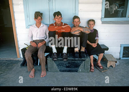 Frères et soeurs mennonites de l'espagnol Lookout settlement, Belize, en Amérique centrale, Juin 1985 Banque D'Images