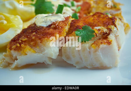 Haddie églefin - petit-déjeuner traditionnel écossais. haddock fumé cuit avec sauce et oeufs Banque D'Images