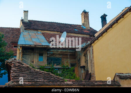 Belle maison ancienne dans la ville médiévale de Sighisoara. Brasov, Roumanie Banque D'Images