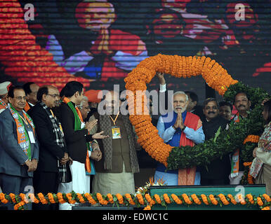 New Delhi, Inde. 10 janvier, 2015. Le Premier Ministre indien Narendra Modi (5e L) assiste à un rassemblement à New Delhi, Inde, 10 janvier 2015. Le Premier Ministre indien Narendra Modi a lancé la campagne du parti Bharatiya Janata (BJP) le samedi pour les élections législatives dans la capitale indienne. Credit : Partha Sarkar/Xinhua/Alamy Live News Banque D'Images