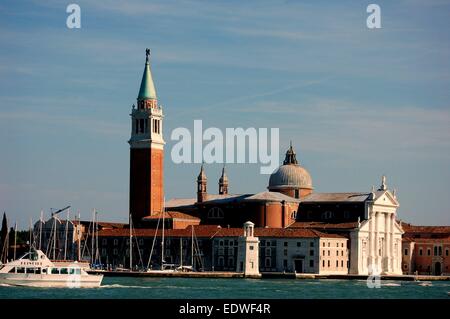 Venise, Italie : Le 1566-1610 Église de San Giorgio Maggiore construit par Palladio et Scamazzio avec son campanile 1791 Banque D'Images