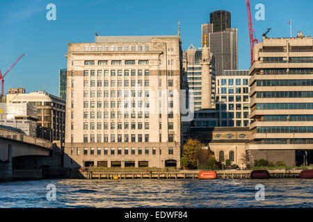 Adelaide House est un immeuble de bureaux à Londres et une fois achevé en 1925 était la ville la plus haute de l'immeuble de bureaux. Banque D'Images