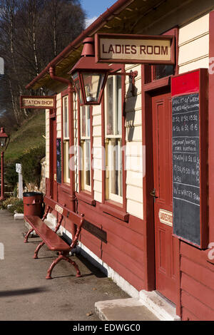 Royaume-uni, Angleterre, dans le Yorkshire Goathland, North Yorkshire Moors Railway Station shop et Chambre des Dames Banque D'Images