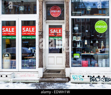 Pop up store avec tout doit aller vendre, Mitte, Berlin, Allemagne Banque D'Images