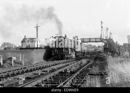 British Rail original d'exploitation de la locomotive à vapeur dans les années 1960 woodford halse england uk Banque D'Images